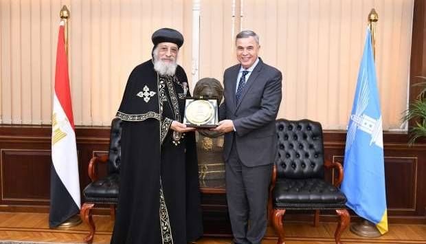 البابا تواضروس يهنئ محافظ الإسكندرية الجديد بمنصبه