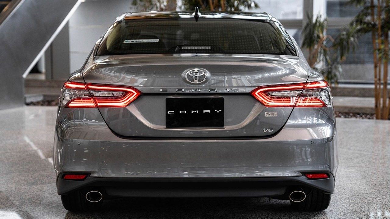 لأول مرة ..خصم خاص من سعر سيارة تويوتا كامري 2024 بعد إضافات جديدة مذهلة في السعودية .. كم سعرها وماهي ميزاتها؟