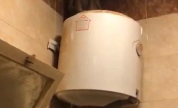 مالقصة ؟.. ضيف غير متوقع" في الحمام يثير الرعب في السعودية (اتفرج)