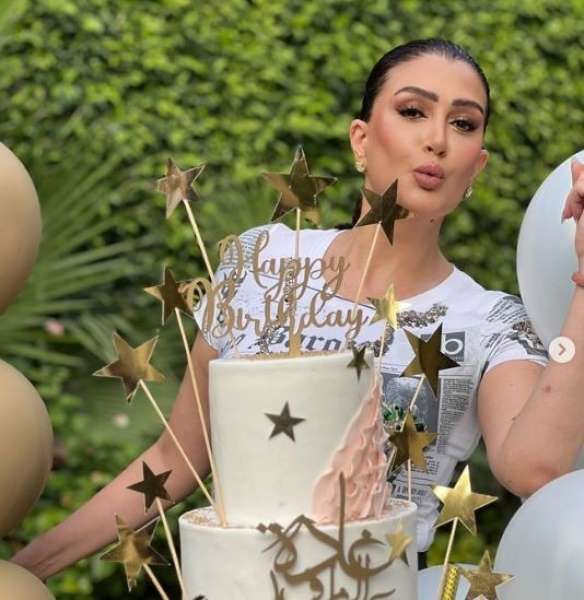 شاهد.. غادة عبدالرازق تحتفل بعيد ميلادها