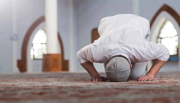 الإفتاء تكشف عن حكم يشغل الأذهان بالنسبة لـ الصلاة الرباعية