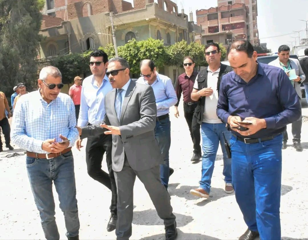 محافظ الشرقية يطمئن على أعمال رصف وتوسعة الطريق الدائري (صور)