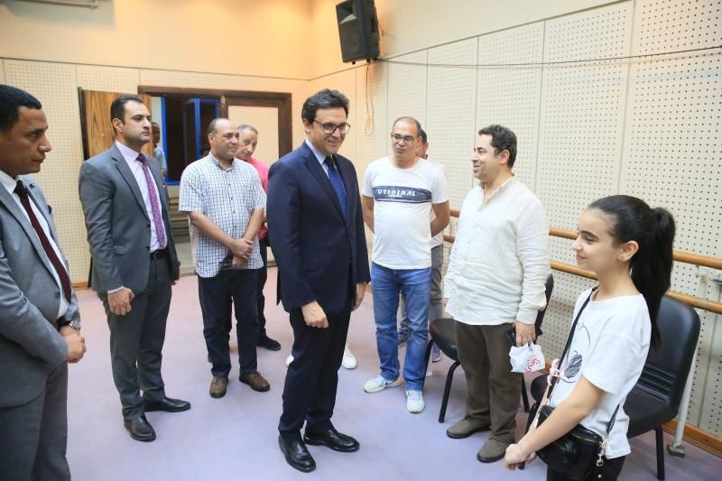 جولة مفاجئة لوزير الثقافة في المواقع الثقافية بساحة دار الأوبرا