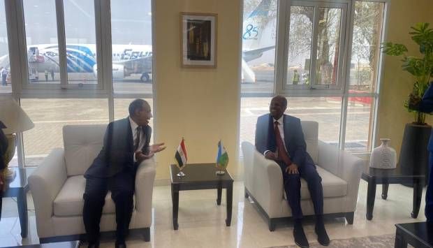 مباحثات ثنائية بين وزير الخارجية ونظيريه الجيبوتي والصومالي (صور)