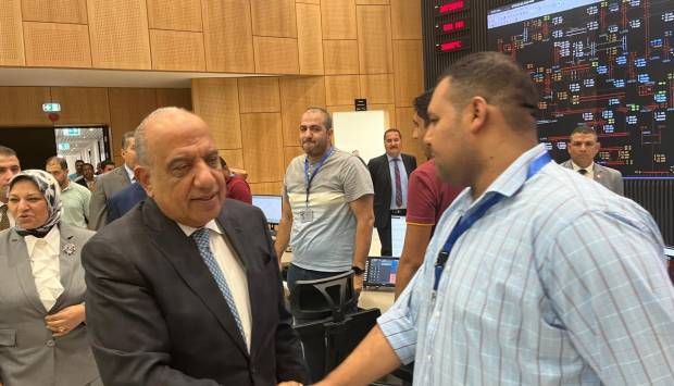 وزير الكهرباء يتفقد مركز التحكم في الطاقة.. ويطمئن على القدرات التشغيلية