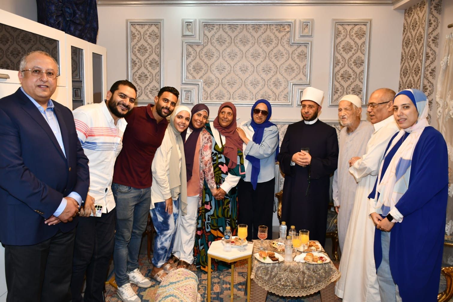 لفتة طيبة.. وزير الأوقاف يزور الشيخ منصور الرفاعي: عالم جليل (صور)