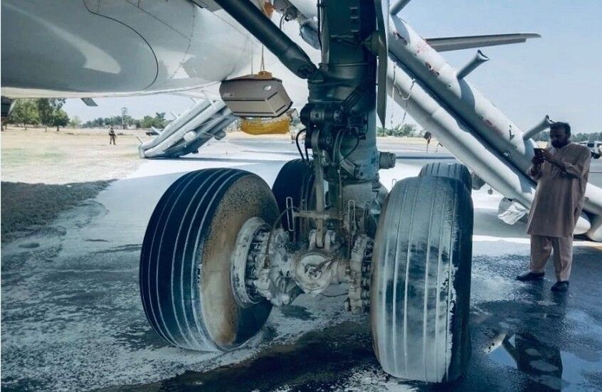 حريق على متن طائرة ركاب سعودية إثر خروجها عن المدرج في مطار بيشاور..اتفرج