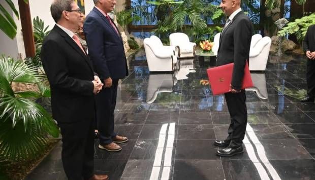 سفير مصر بهافانا يقدم أوراق اعتماده لرئيس كوبا (صور)