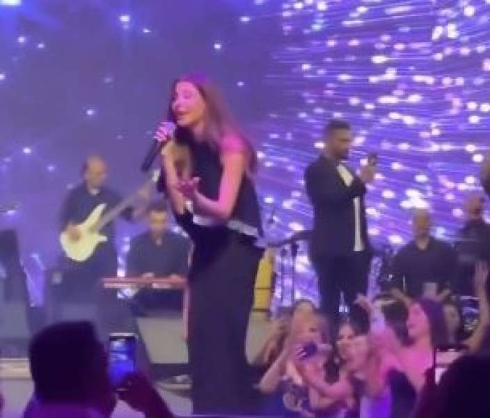 شاهد.. نانسي عجرم تشعل حفل البحر الميت في الأردن