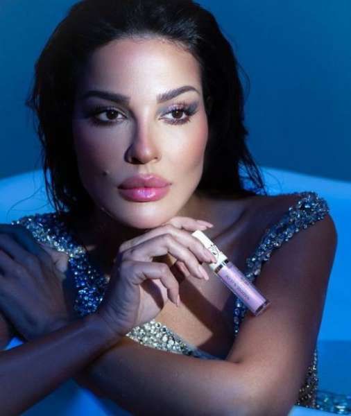 شاهد.. جلسة تصوير ملفتة لـ نادين نسيب نجيم