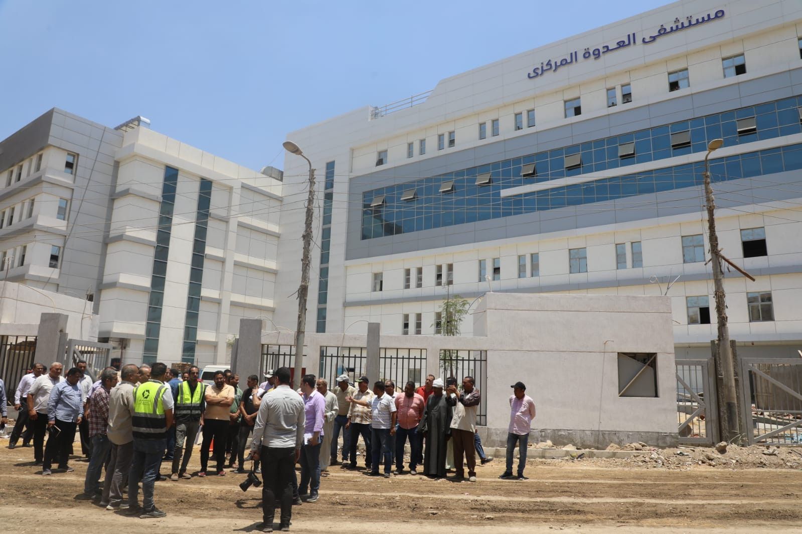 محافظ المنيا لأهالى العدوة: توصيل الغاز الطبيعى للمركز بأكمله قريبا