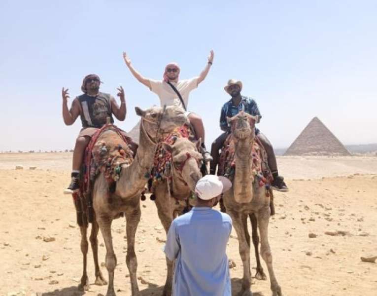 أهرامات الجيزة تستقبل المغني الأمريكي الشهير جيسون ديرولو Jason Derulo