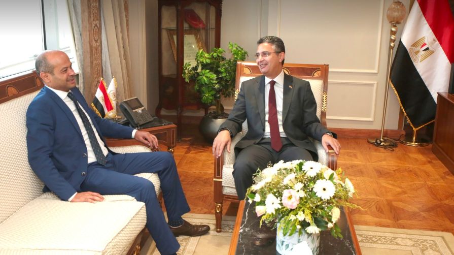 الشيخ يبحث مع وزير التموين زيادة أعداد السلع المدرجة…