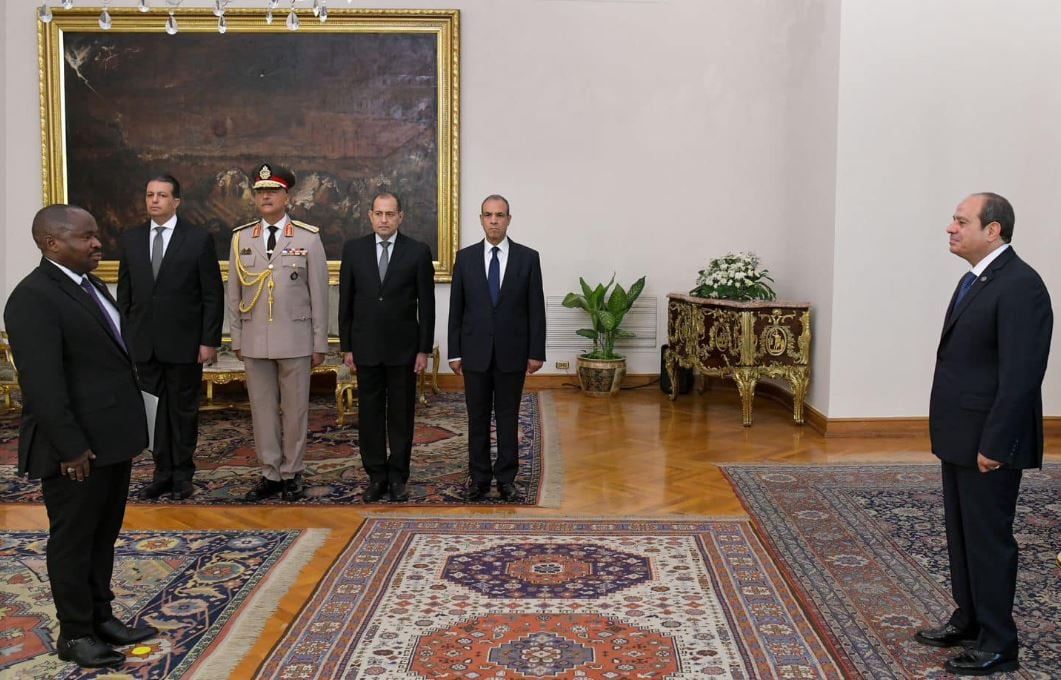 أوراق اعتماد السفراء.. بروتوكولات وأهمية دبلوماسية (إنفوجراف)