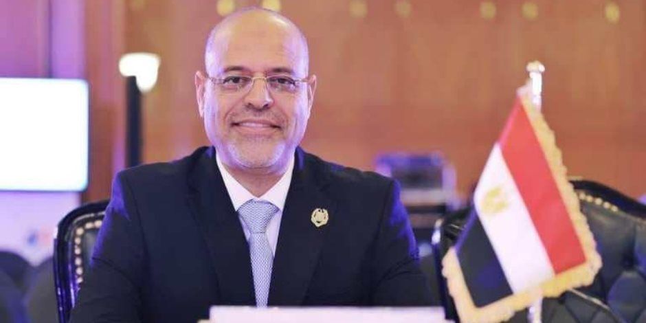 وزير العمل يُقرر وقف نشاط شركة إلحاق عمالة لمخالفتها القانون