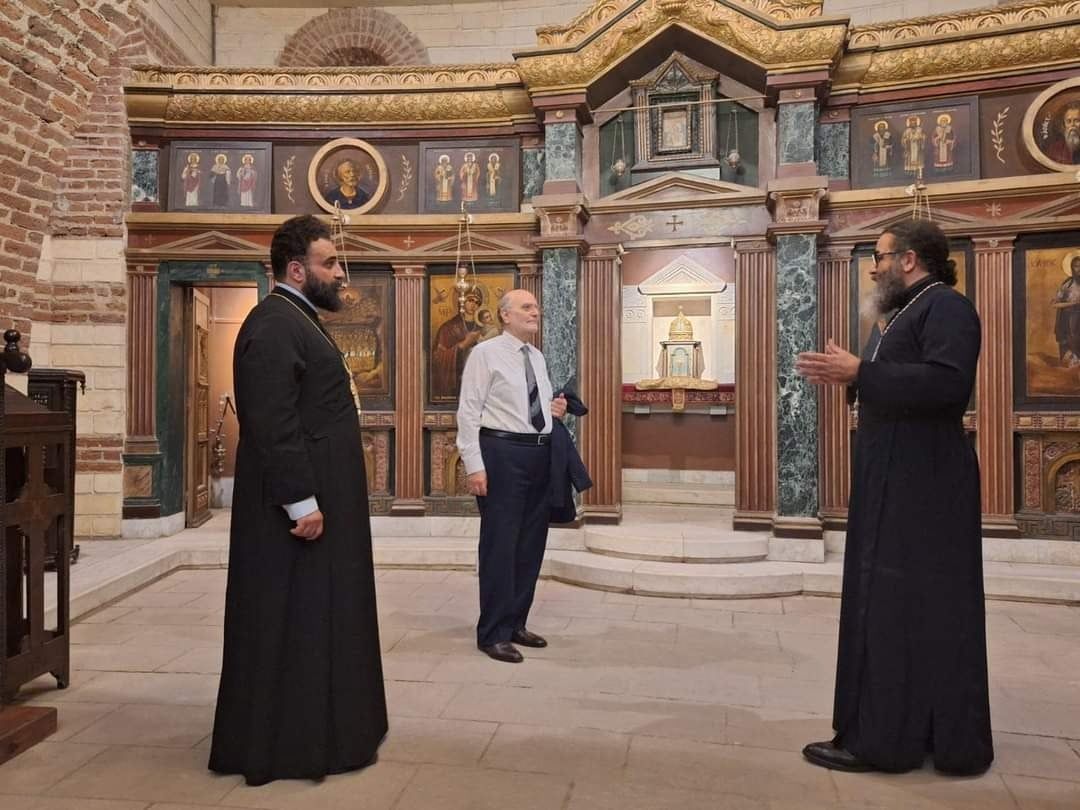 الأمين العام لكنائس الشرق الأوسط يزور دير مارجرجس بمصر القديمة