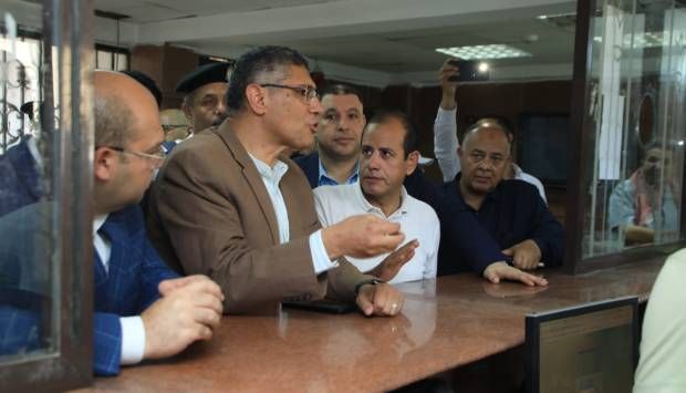 محافظ الجيزة يوجه بتيسير إجراءات التصالح على مخالفات البناء للمواطنين (صور)