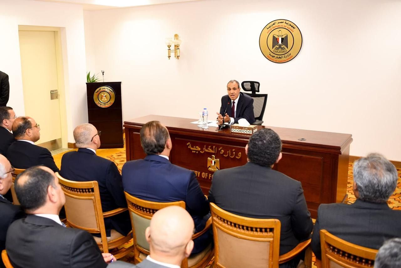وزير الخارجية يشدد على تقديم أفضل الخدمات القنصلية للمصريين في الخارج