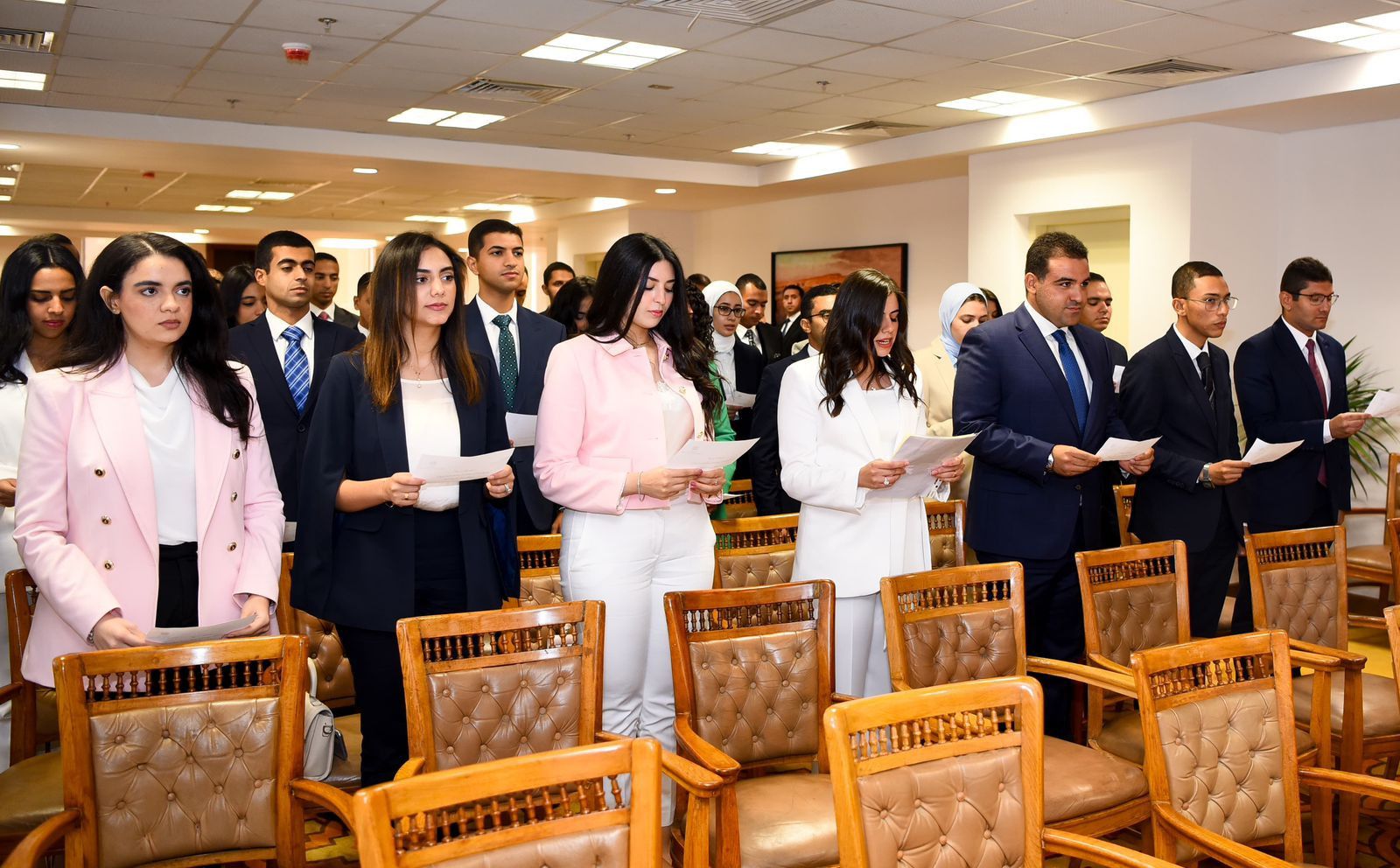 وزير الخارجية يشهد أداء القسم لدفعة الملحقين الدبلوماسيين الجديدة (صور)