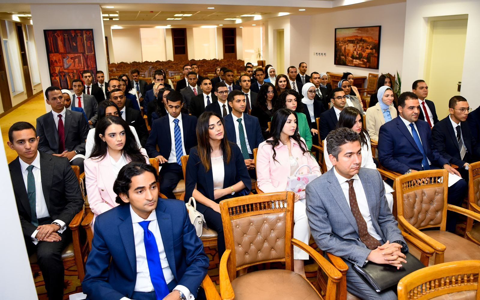 وزير الخارجية يشهد أداء القسم لدفعة الملحقين الدبلوماسيين الجديدة (صور)