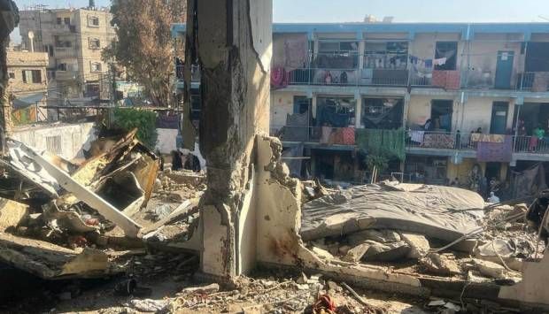 23 شهيدًا و73 جريحًا جراء غارة إسرائيلية على مدرسة تابعة للأونروا وسط غزة