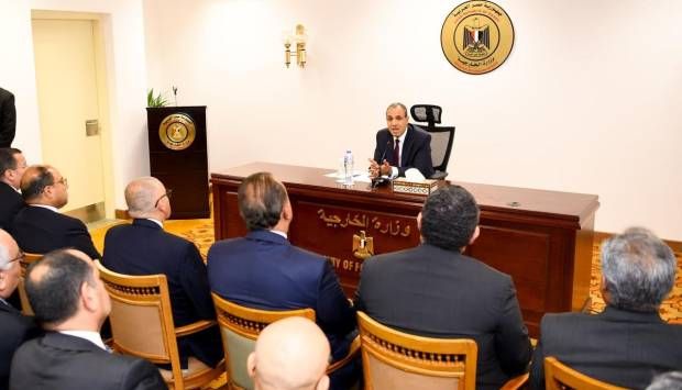 وزير الخارجية يشدد على تقديم أفضل الخدمات القنصلية للمصريين في الخارج