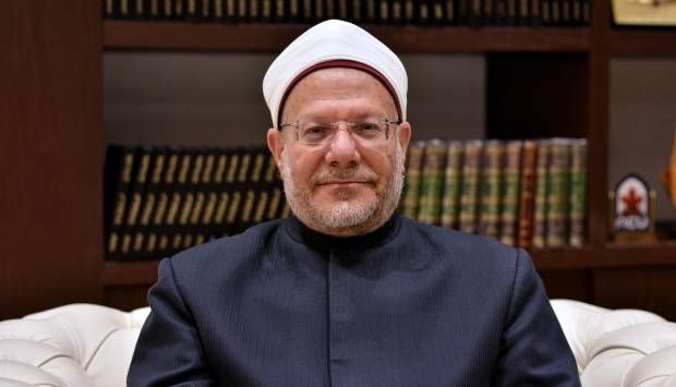 المفتي يهنئ رئيس المنظمة العالمية لخريجي الأزهر بعد التشكيل الجديد