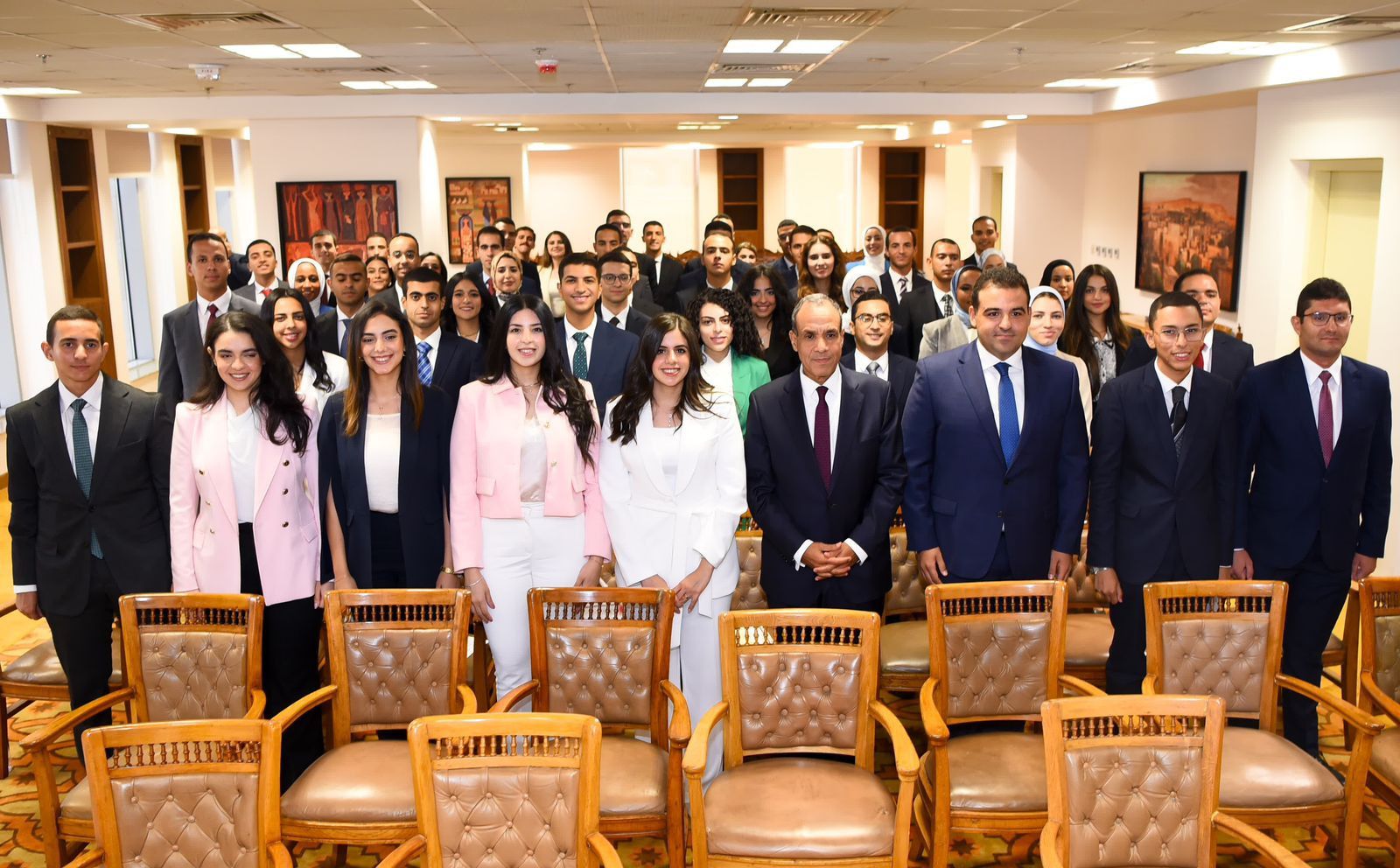 وزير الخارجية يشهد أداء القسم لدفعة الملحقين الدبلوماسيين الجديدة (صور)