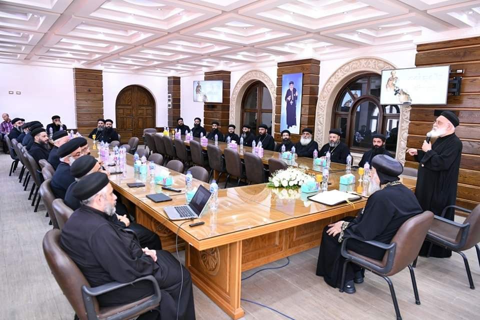 البابا تواضروس يلتقي كهنة برنامج «تَمِّمْ خِدْمَتَكَ» لقطاع وسط الإسكندرية