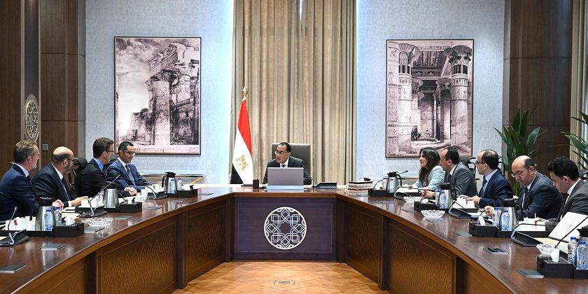 رئيس الوزراء يبحث مع إنفورما البريطانية التعاون في جذب…