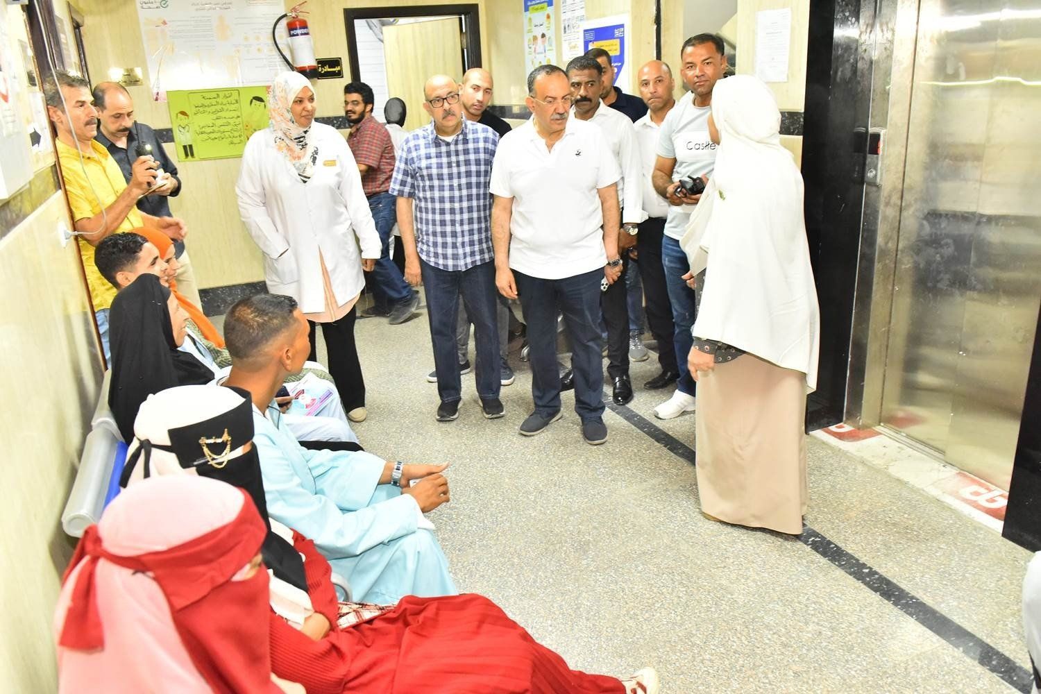 محافظ أسيوط للمواطنين بحي شرق: "أنا هنا علشانكم وتحت أمركم طوال 24 ساعة"