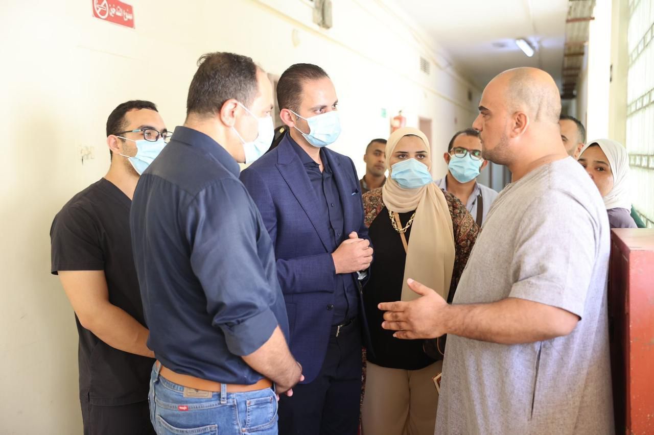 نائب وزير الصحة: حريصون على تطوير جميع الخدمات للمواطنين (صور)