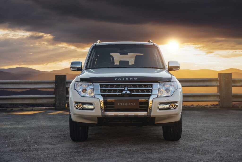 محطمة تويوتا لاندكروزر برادو 2024 .. الكشف عن الأسطورة سيارة ميتسوبيشي باجيرو 2027 بتصميم خرافي جننت العقول !