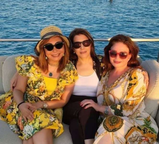 ماجدة الرومي في جولة بحرية مع إلهام شاهين ولميس الحديدي