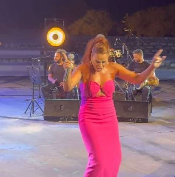 شاهد.. همومك.. كارول سماحة تشعل حفل مهرجان الحمامات في تونس