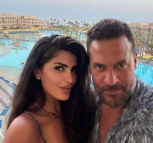 شاهد.. ماجد المصري يحتفل بعيد زواجه