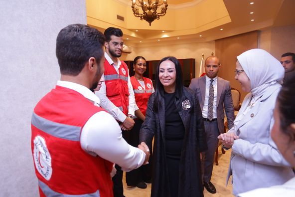 وزيرة التضامن تتفقد الهلال الأحمر المصري وتعلن تقديم 24 ألف طن مساعدات لغزة