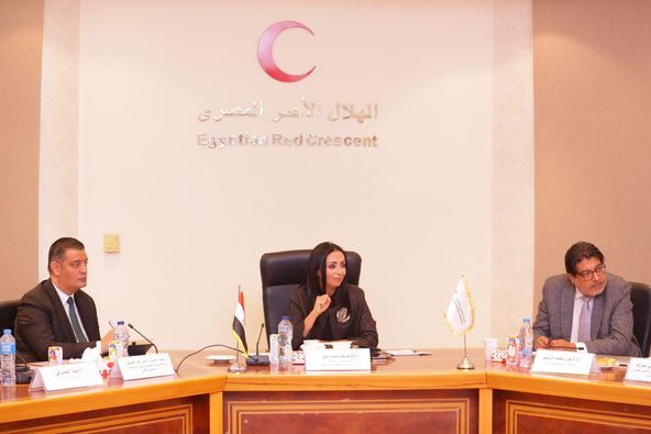 وزيرة التضامن تتفقد الهلال الأحمر المصري وتعلن تقديم 24 ألف طن مساعدات لغزة