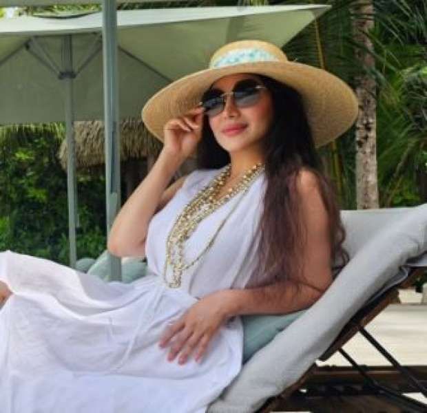 شاهد.. لجين عمران تشارك بصورة لها بإطلالة مبهجة على انستجرام