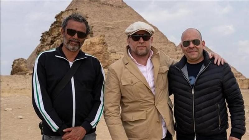 المخرج العالمي جاي ريتشي يحتفي بالانتهاء من تصوير فيلم Fountain of Youth...