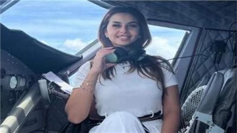 منة عرفة تتصدر ترند جوجل بسبب صورتها في الطائرة