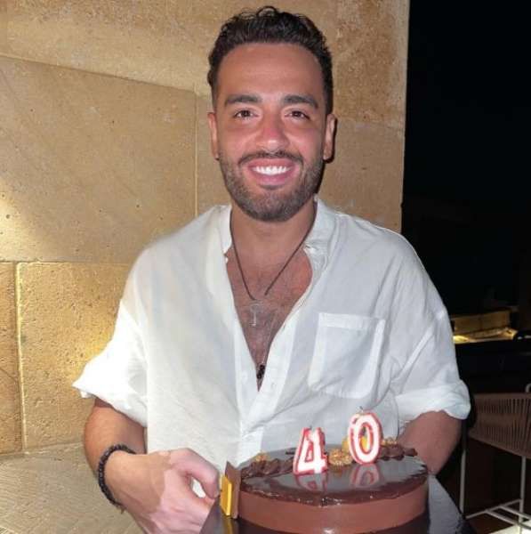 رامي جمال يشارك متابعيه حفل عيد ميلاده