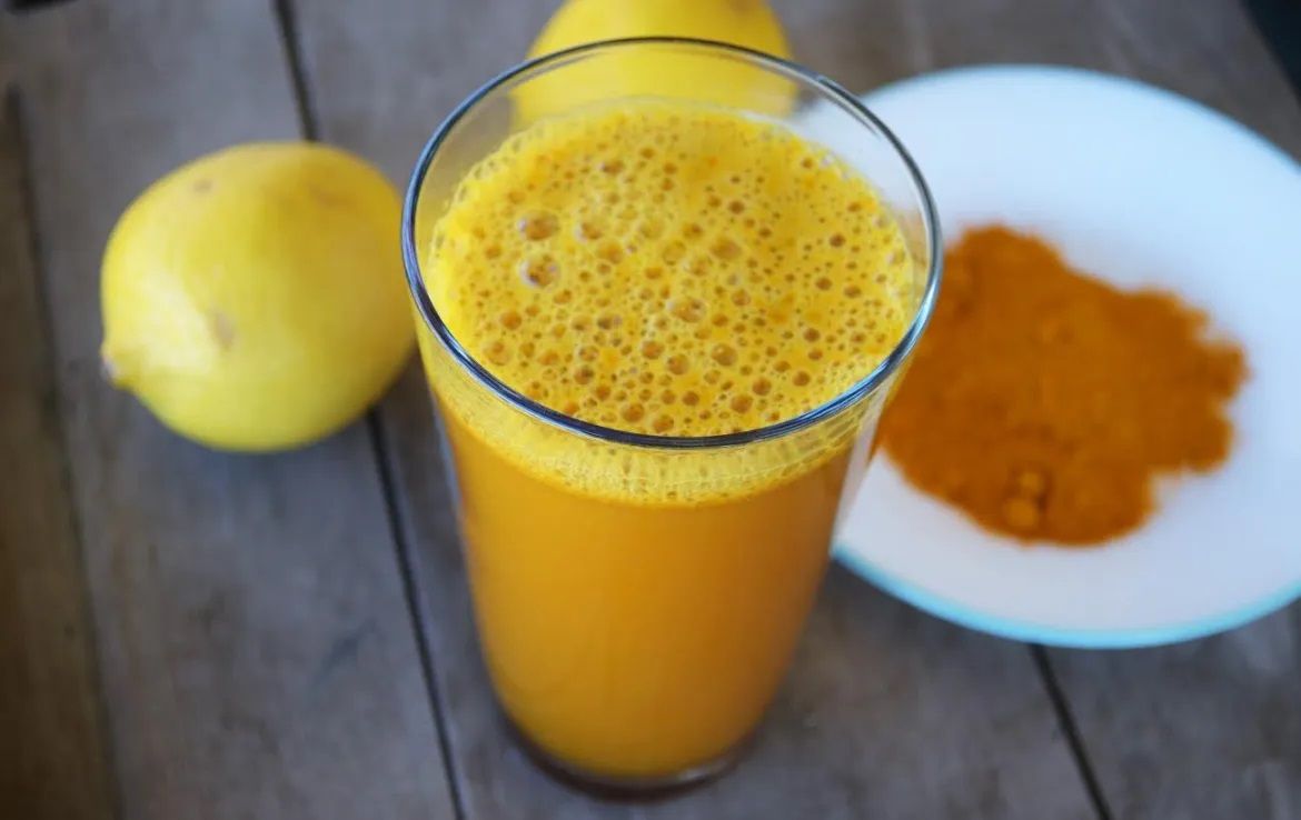 كل صباح لمده شهر..فتاة سعودية بعمر الزهور شربت ماء الكركم وماحدث لها لا يصدق...اتفرج المفاجأة