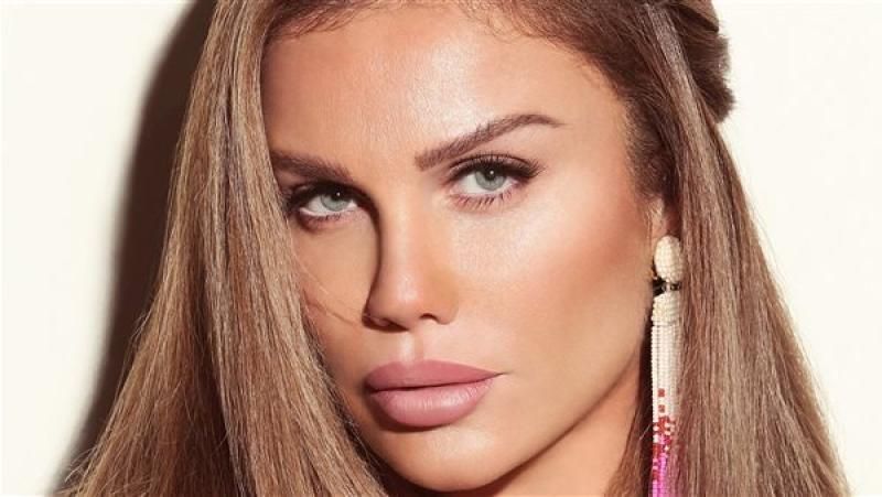 نيكول سابا: كل أغنية قدمتها في مشواري عملت جدل.. وأغنية الكت كاتي...