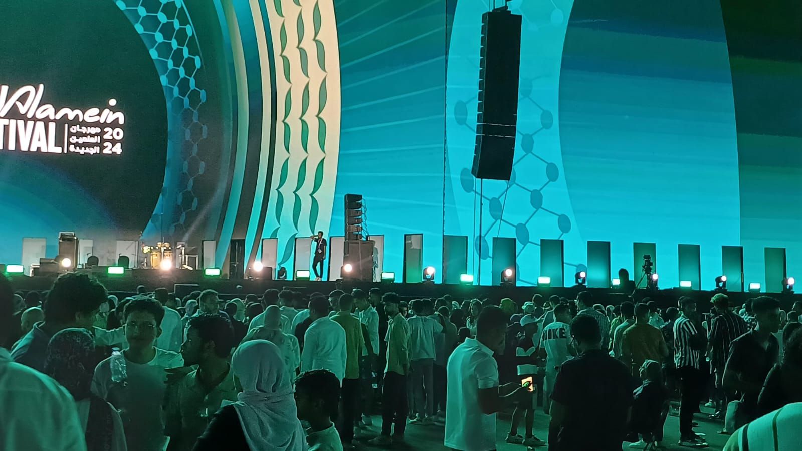 توافد جمهور رامي جمال على حفله بمهرجان العلمين الجديدة فى نسخته الثانية