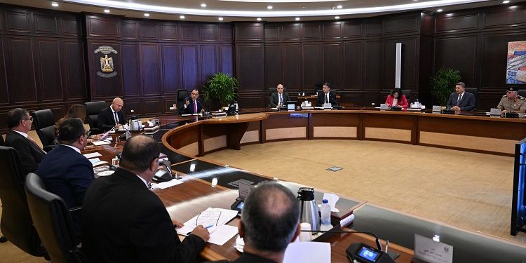 الحكومة تناقش مقترحات دعم صناعة السكر في مصر