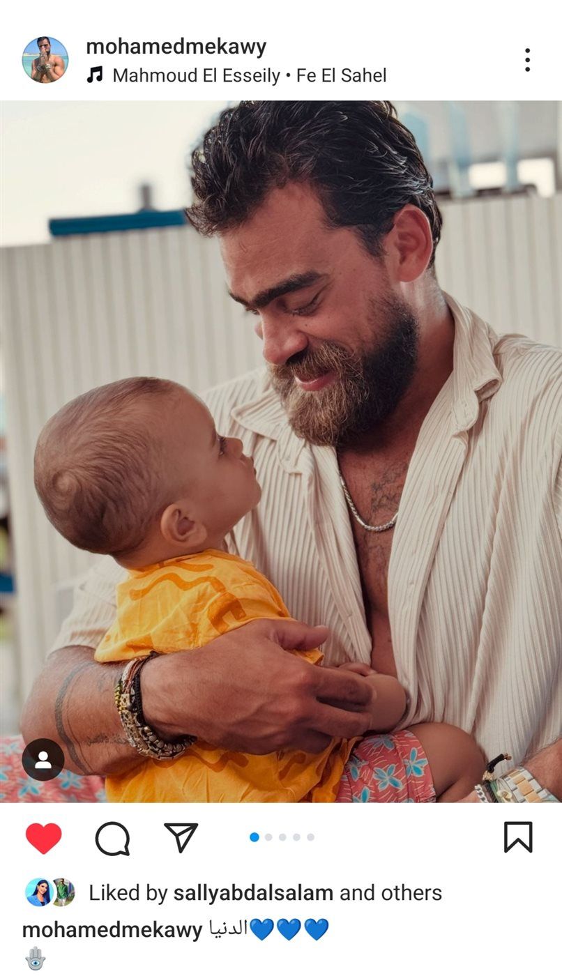 محمد مكاوي يشارك جمهوره بصورة له مع ابنه: "الدنيا"