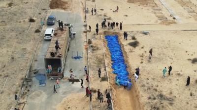 أخبار اليمن : الاحتلال يسلّم جثامين 84 شهيداً سرقها من مقابر غزة