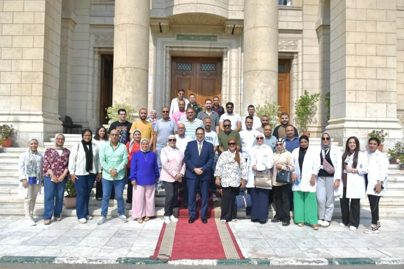 توافد وإقبال كبير على القافلة الشاملة لجامعة القاهرة في ”رأس غارب” في...