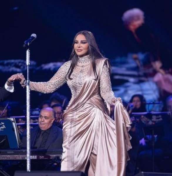 أحلام تشارك جمهورها صورا من إطلالتها في حفلها الذي أقيم في الرياض